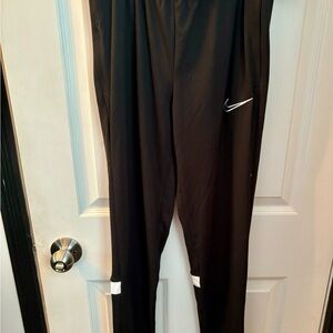 Men’s Nike Dri-Fit tapered jogger - size small - NWT